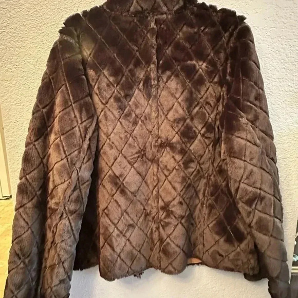 Woman’s vintage fur coat - Picture 10 of 11